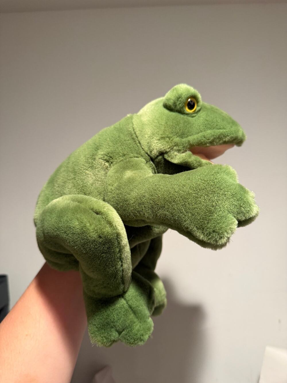 Russ Berrie Croaker Green Frog Hand Puppet Plush Stuffed Animal 10"